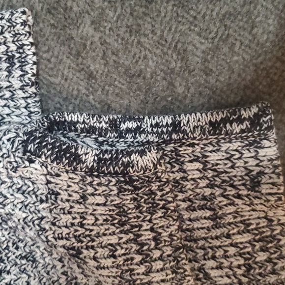 3/$15 BDG Mock Neck Sweater Size XS - Picture 5 of 5